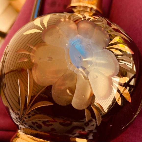 Gorgeous Red Amber Miniature Decanter w/Beautiful Etched Starburst Like Flowers - Picture 3 of 16